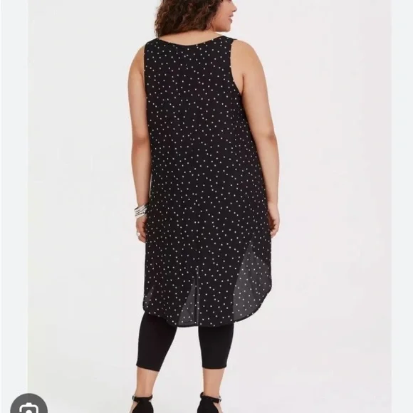 Torrid Black Star Print Sleeveless Top - Picture 2 of 6